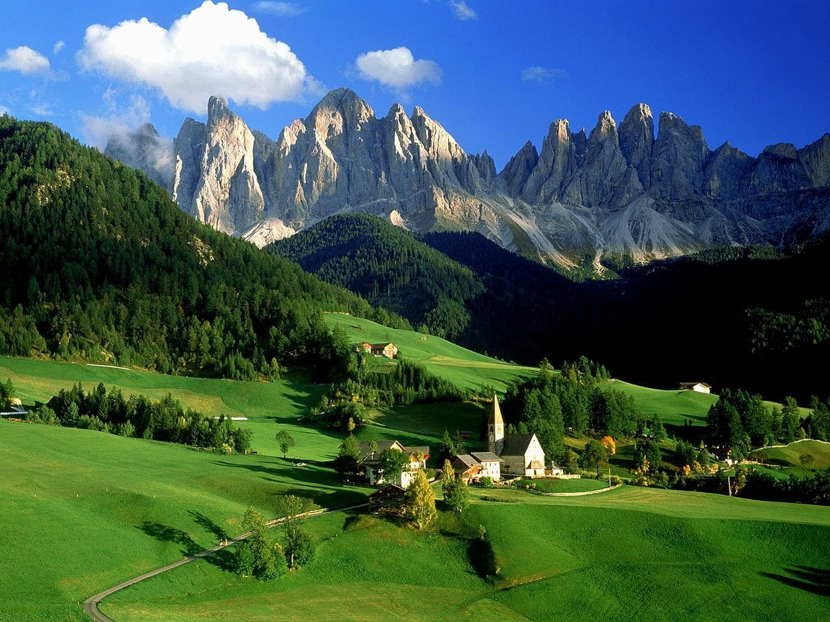 Villnößtal, St. Magdalena, Geislergruppe, Dolomiten, Südtirol, Hintergrundbild fürs Tablet