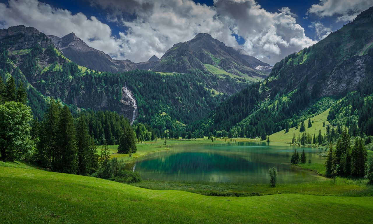 Alpen, Bergsee, Tannenwald, Grünes Tal, Wolken, HD, Hintergrund für den Desktop