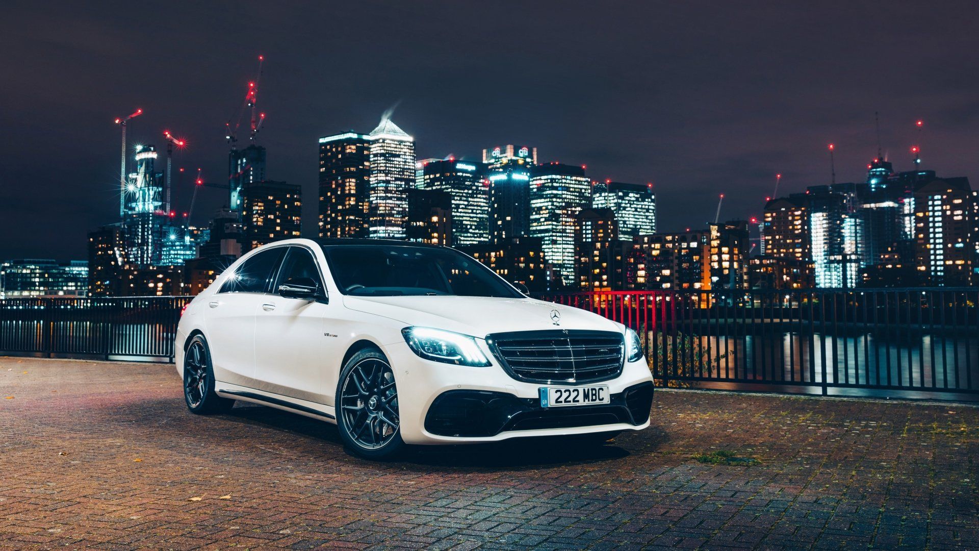 Mercedes-AMG S-Klasse, Mercedes-Benz, Luxuslimousine, Skyline, Nacht, Stadtlichter, Full-HD-Hintergrundbild