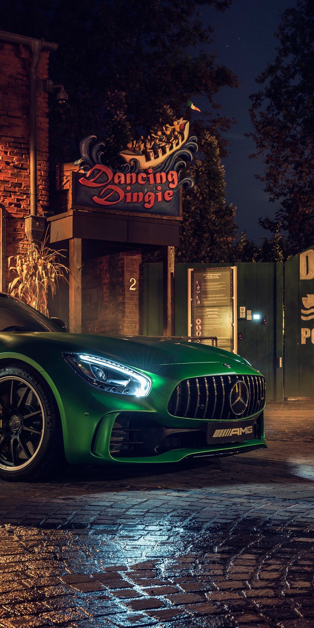 Mercedes-AMG GT, Mercedes-AMG, Grünes Auto, Nacht, Nasse Straße, Full HD, Handy-Hintergrundbild