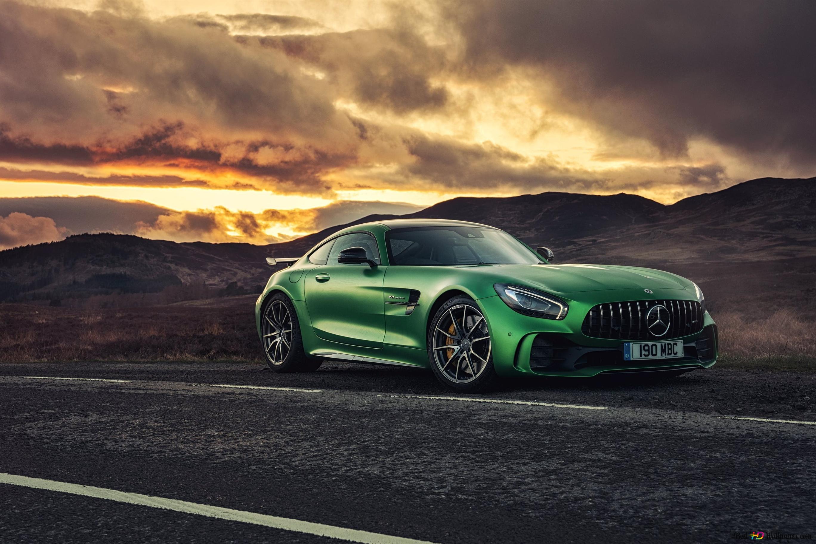 Mercedes-AMG GT R, Mercedes-AMG, Grünes Auto, Sonnenuntergang, Berge, Straße, 2K-Hintergrundbild