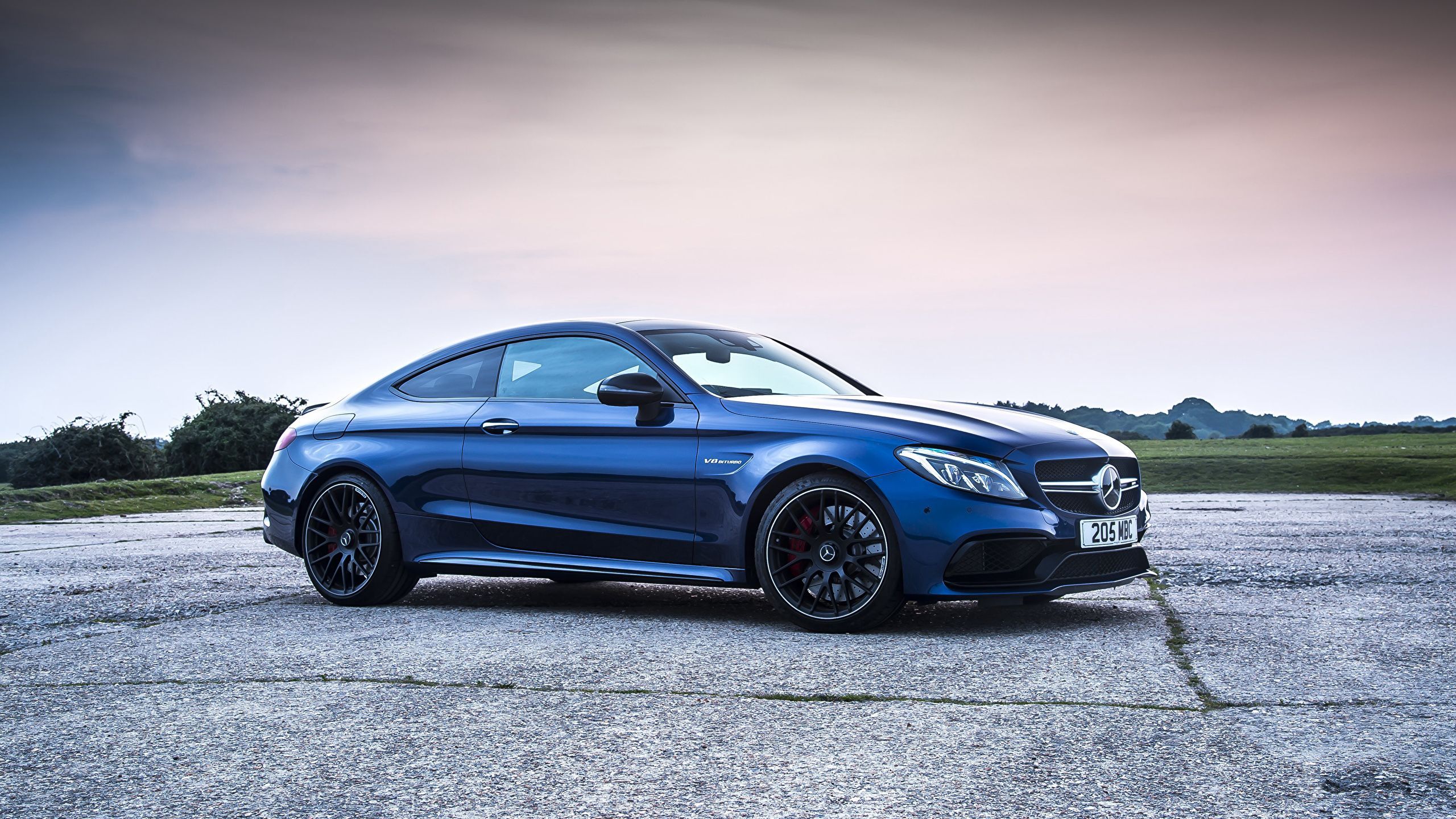 Mercedes-AMG C 63 Coupé, Mercedes-Benz, Blaues Auto, Coupé, Abendhimmel, 2K, Laptop-Hintergrundbild
