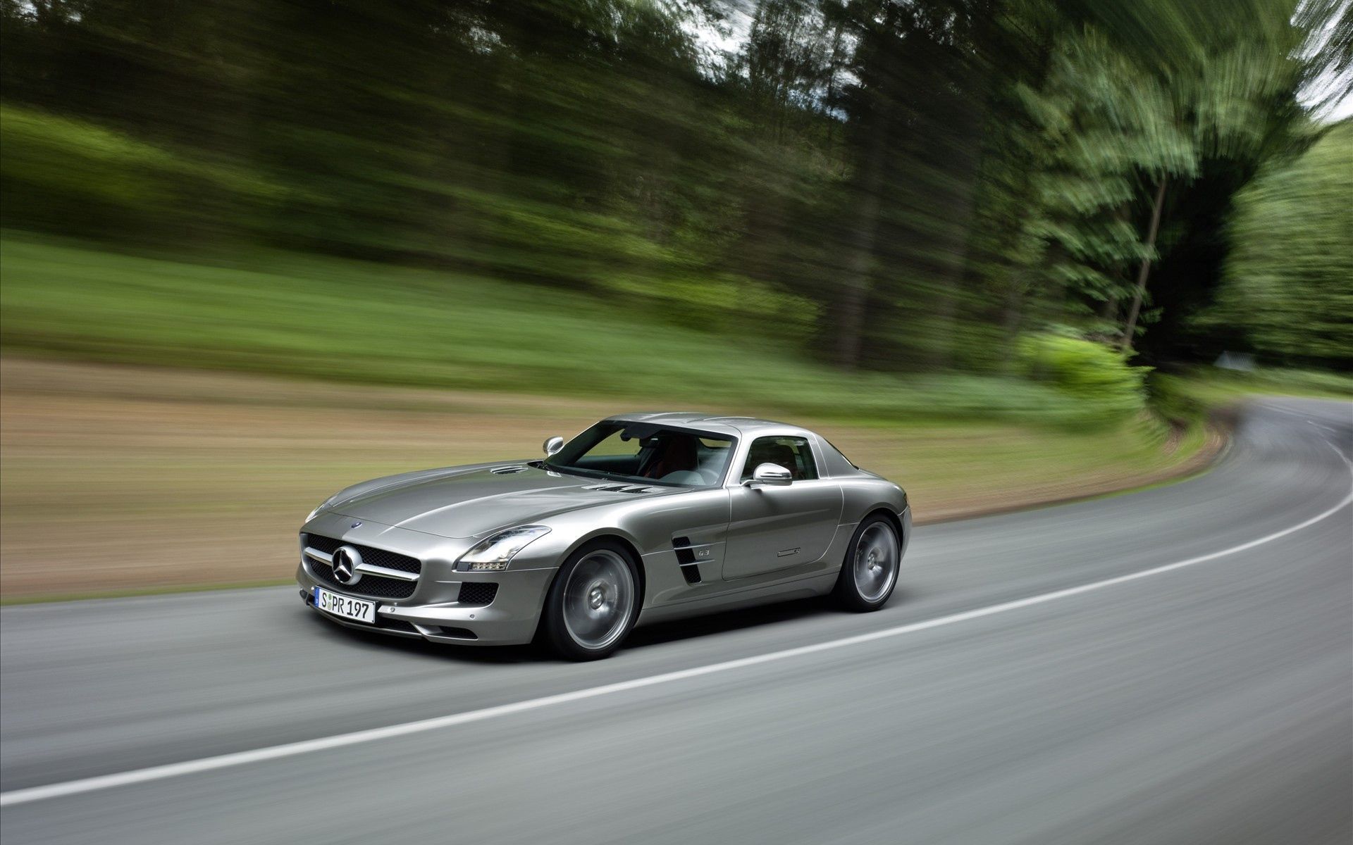 Mercedes-Benz SLS AMG, Mercedes-AMG, Silbernes Auto, Bewegungsunschärfe, Landstraße, Sportwagen, Full-HD-Hintergrund