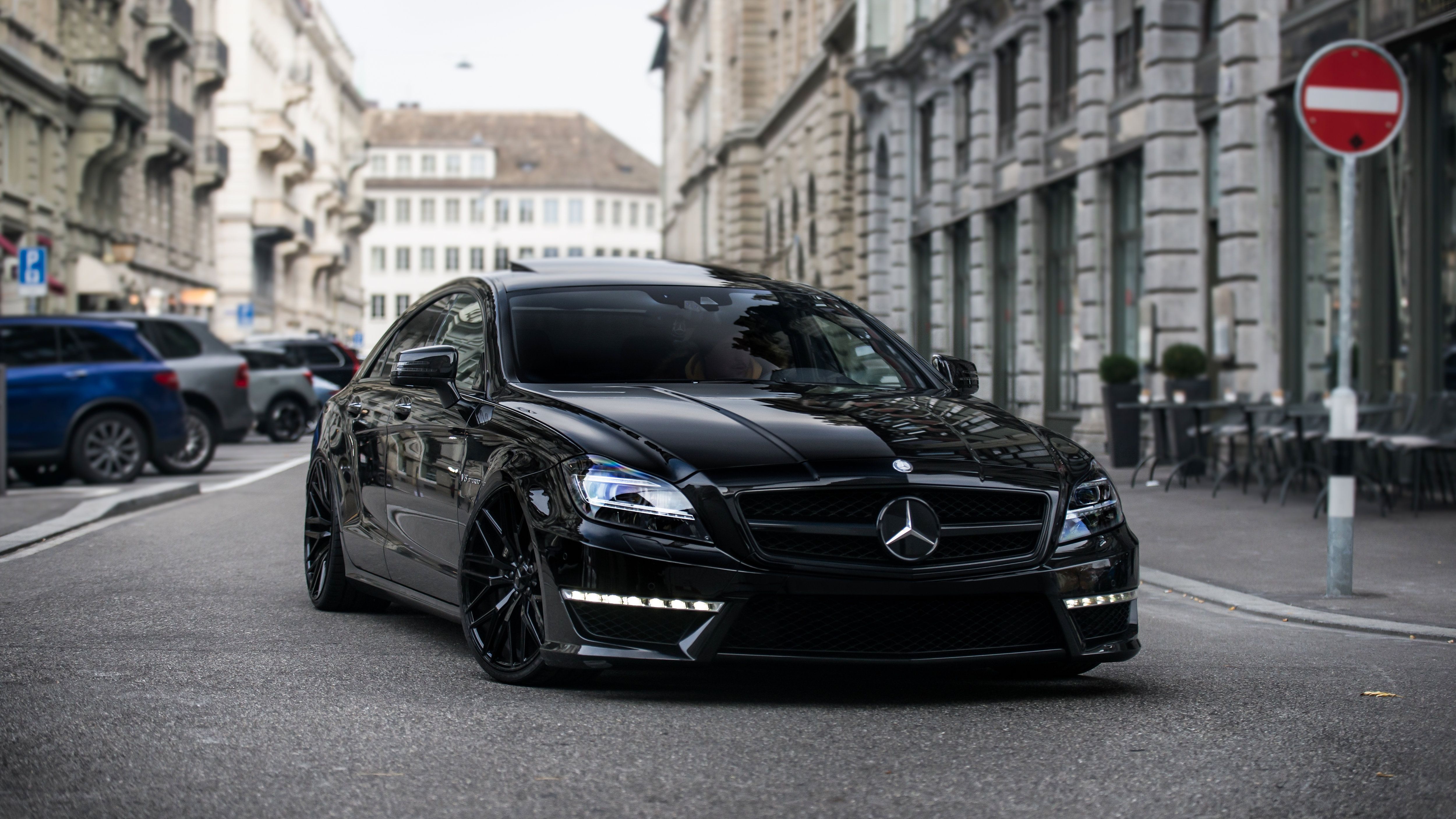 Mercedes-AMG, Mercedes-Benz, Schwarze Limousine, Altstadt, Straße, 4K, Windows-Hintergrundbild