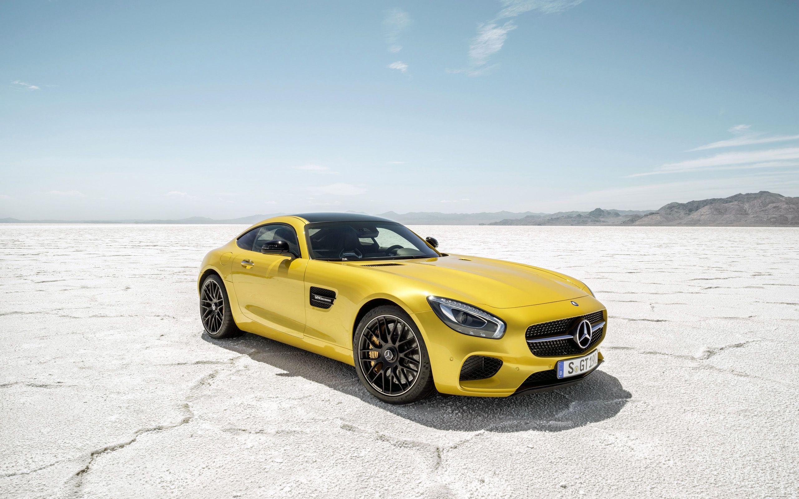 Mercedes-AMG GT, Mercedes-AMG, Gelbes Auto, Salzwüste, Sportwagen, 2K, MacBook-Hintergrundbild