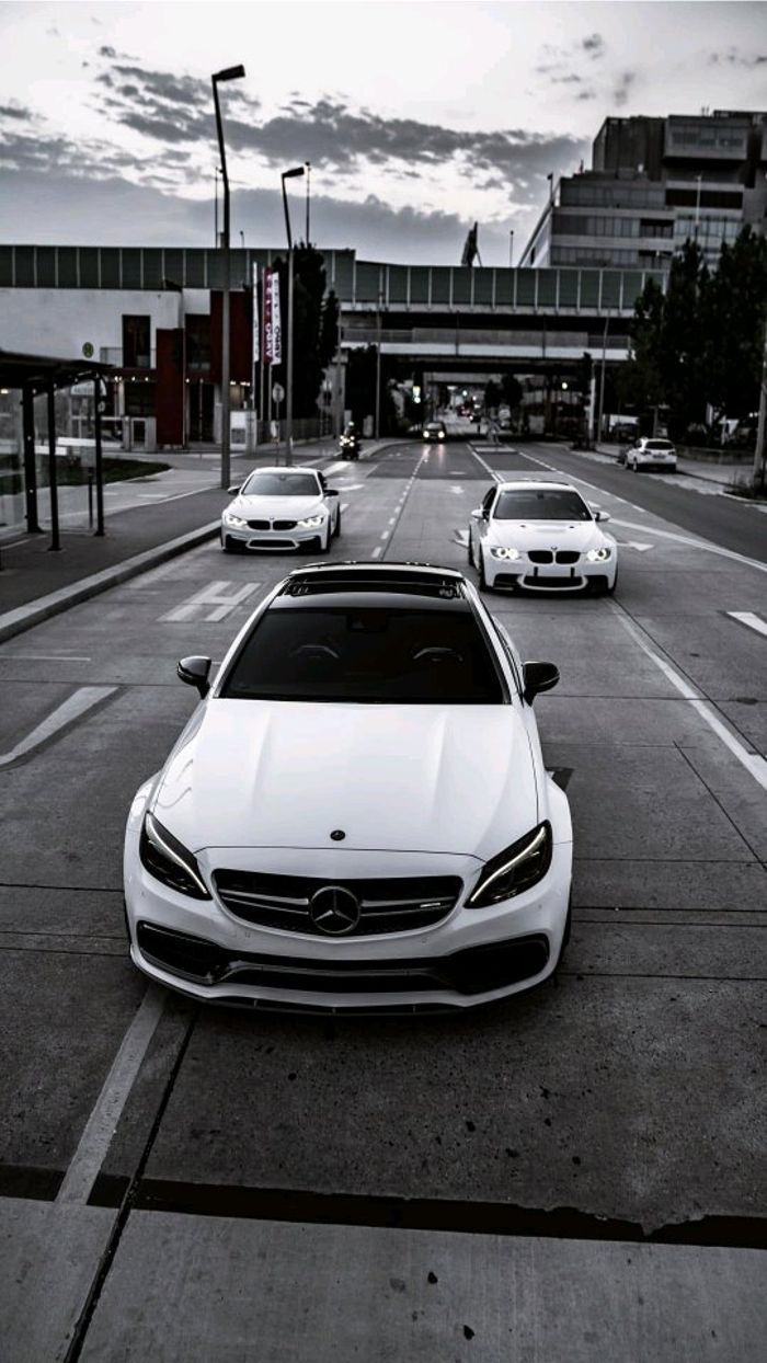 Mercedes-AMG C 63, Mercedes-Benz, Weiße Autos, Straße, Kolonne, Sperrbildschirm fürs iPhone
