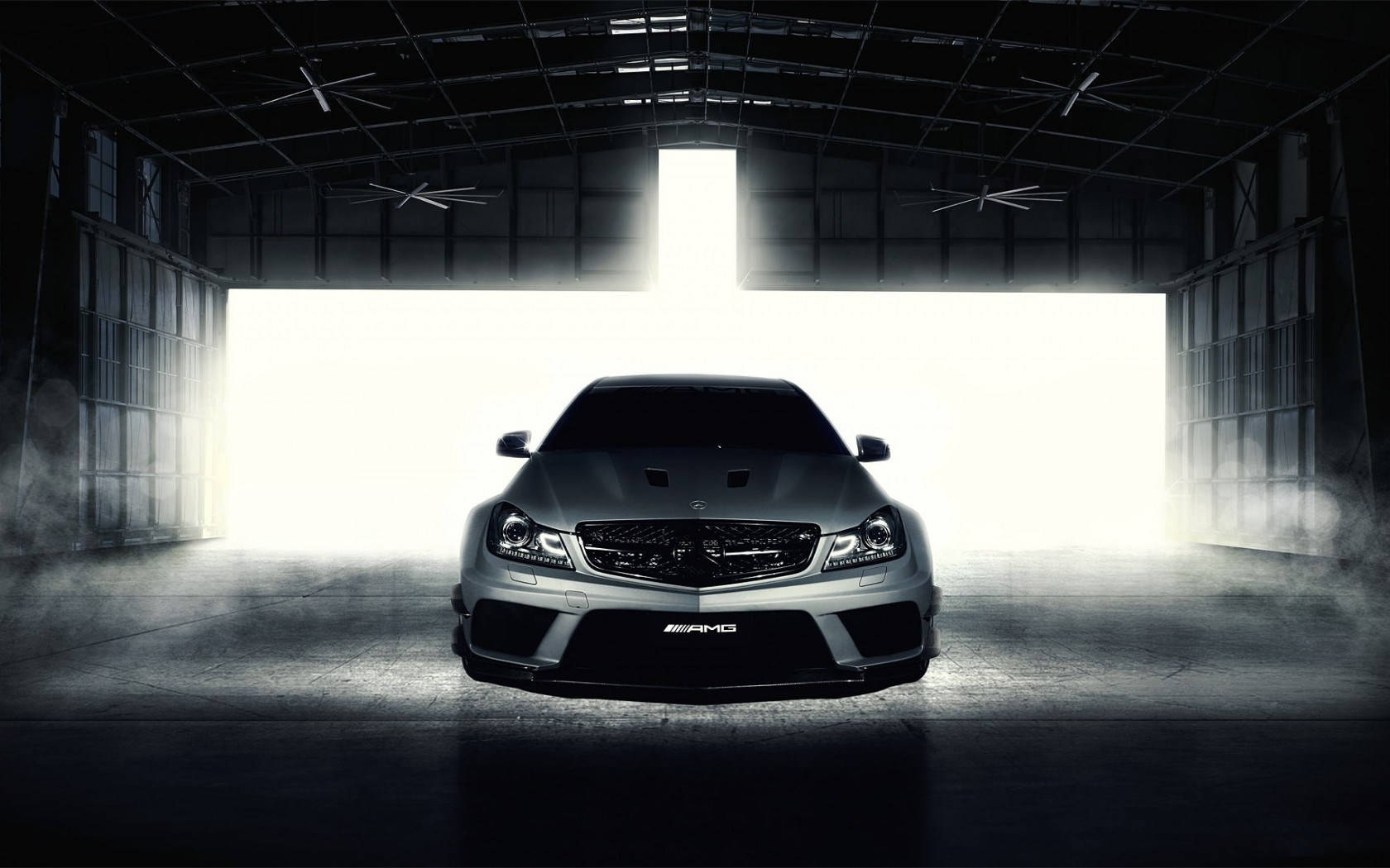 Mercedes-Benz C 63 AMG Black Series, Mercedes-AMG, Hangar, Gegenlicht, Nebel, HD-Desktop-Hintergrund