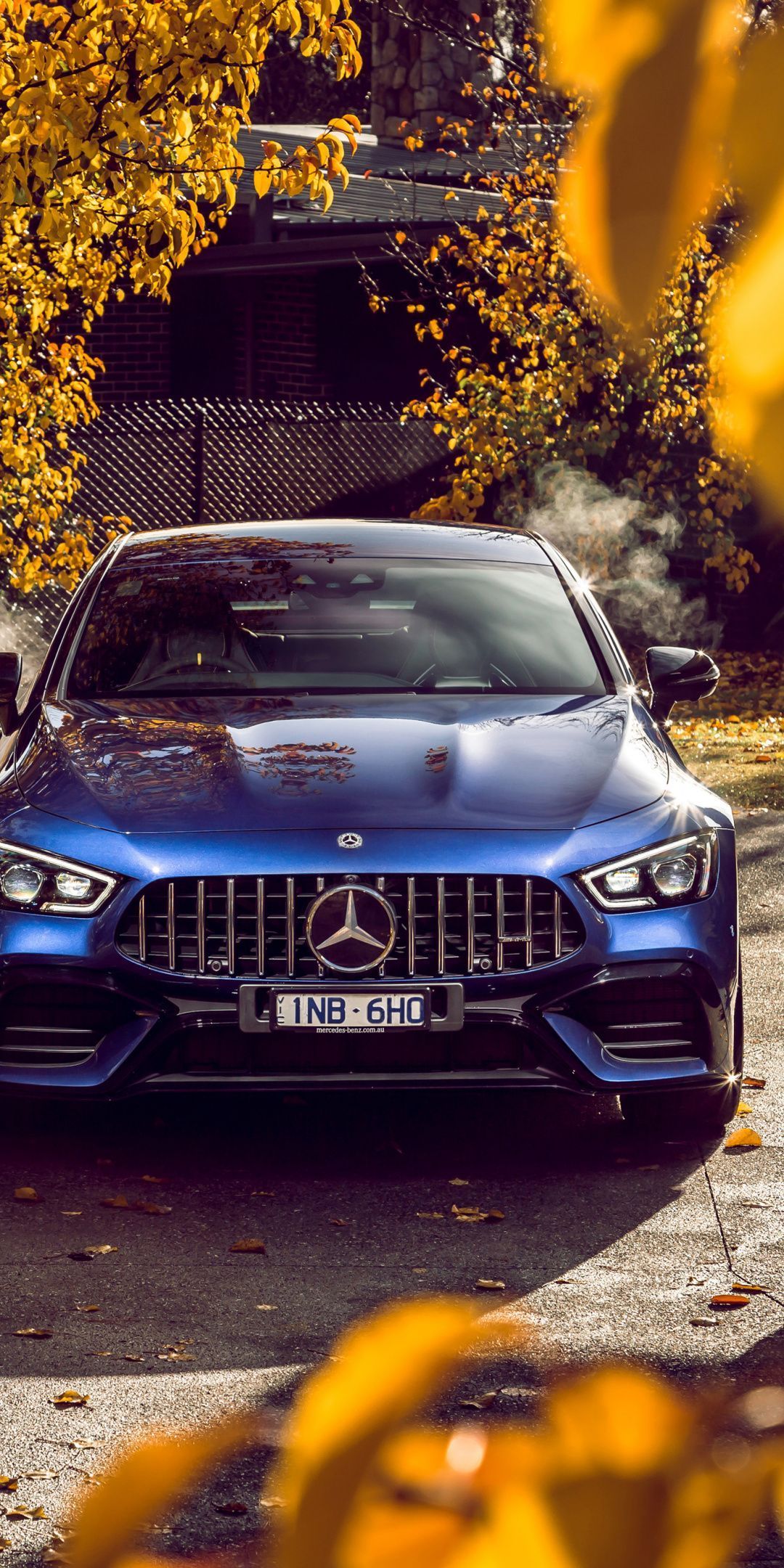 Mercedes-AMG GT 4-Türer Coupé, Mercedes-AMG, Blaues Auto, Frontansicht, Herbst, Handy-Hintergrundbild