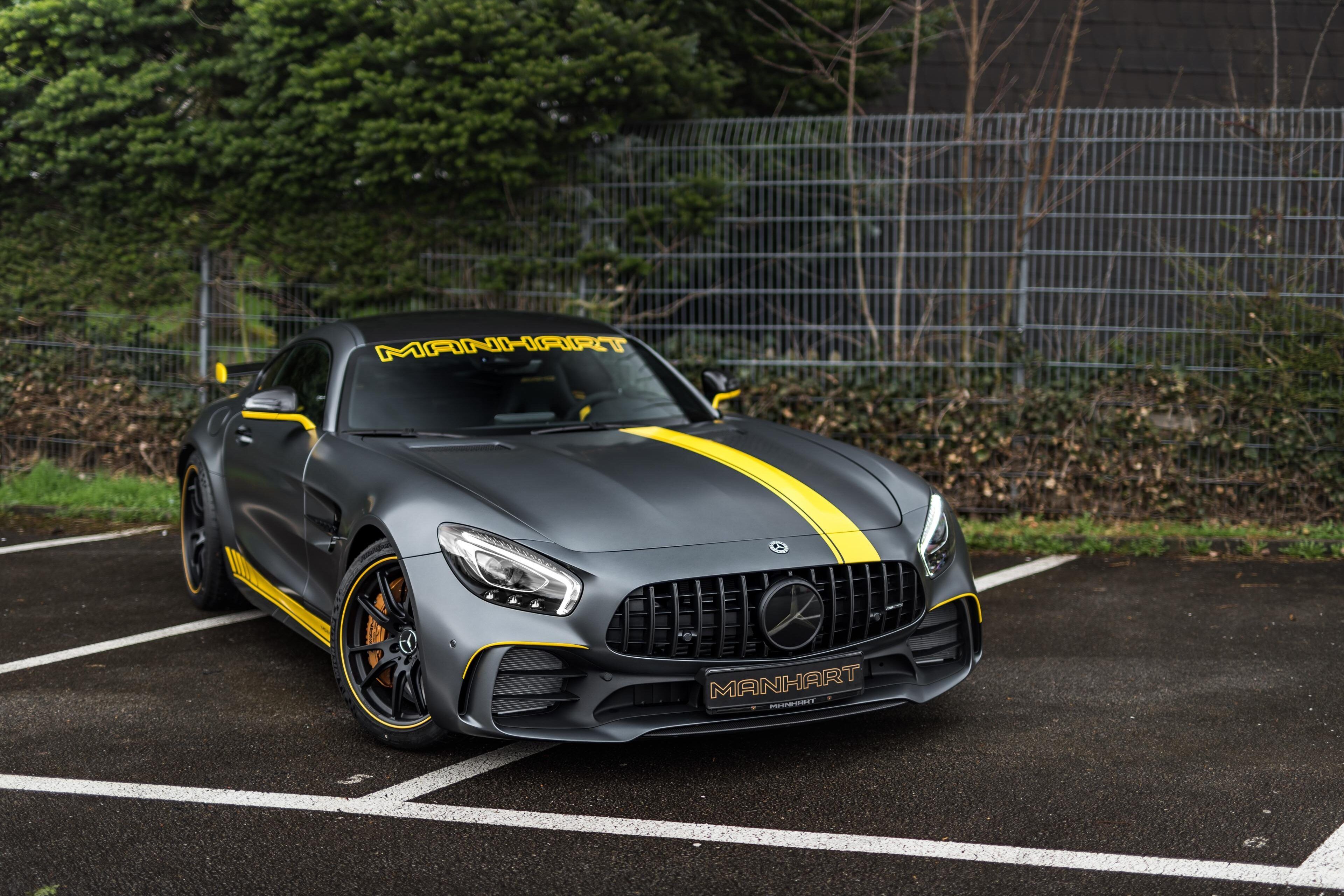 Mercedes-AMG GT R, Mercedes-AMG, Graues Auto, Gelbe Streifen, Parkplatz, 4K, Desktop-Hintergrund