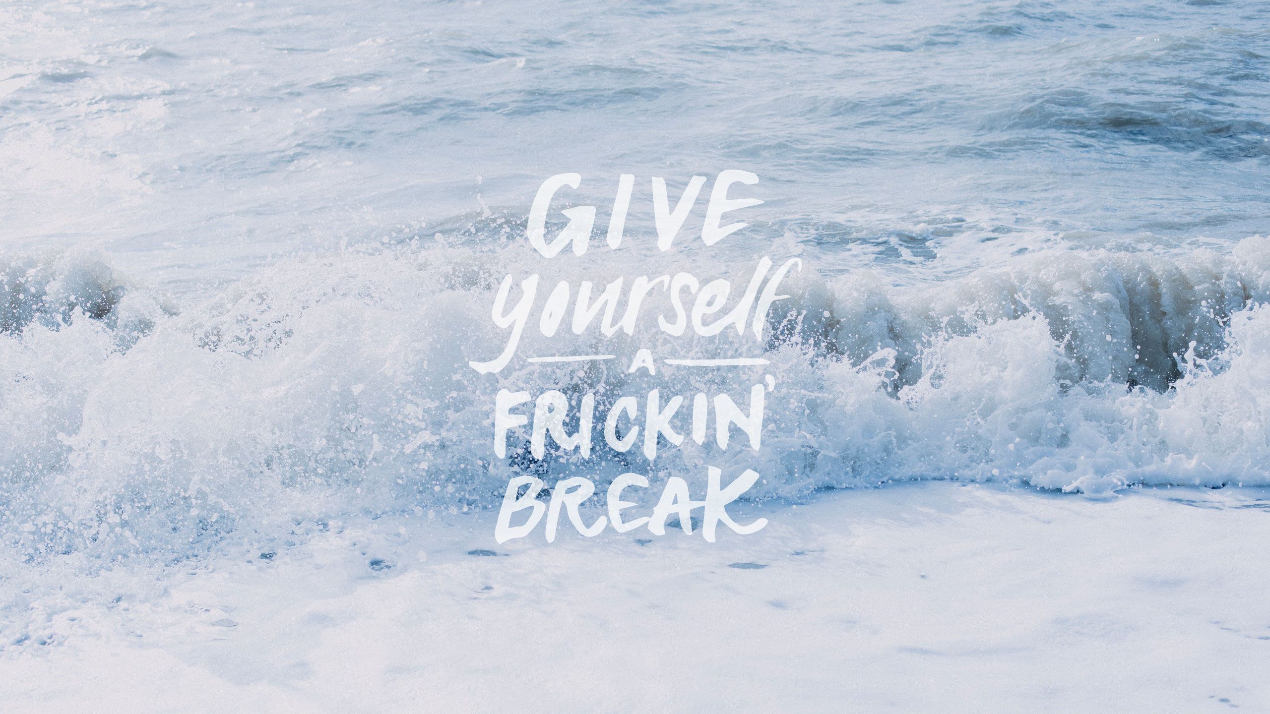 Give yourself a frickin break, Zitat, Brandung, Gischt, Weiß, 2K, Laptop-Hintergrundbild