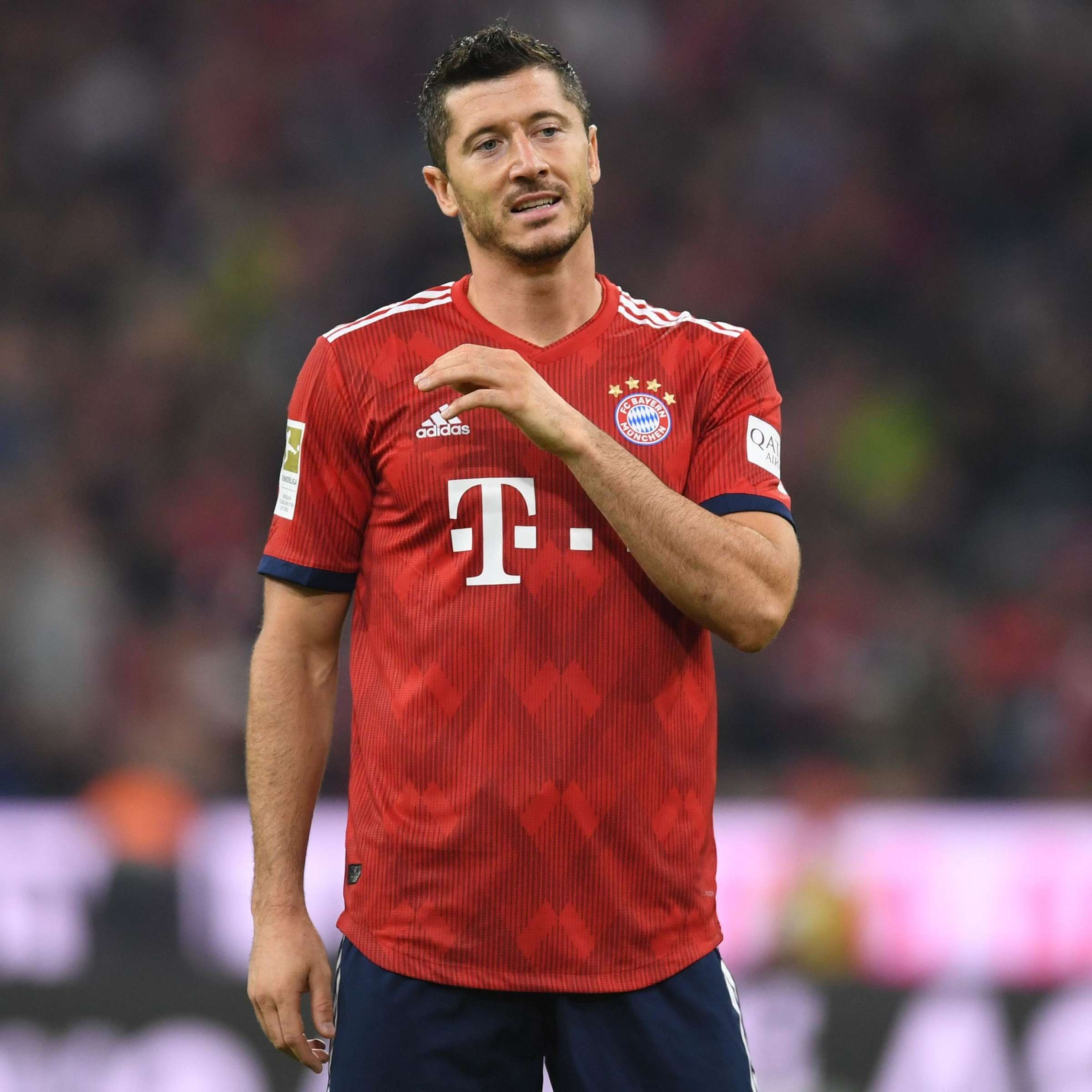 Robert Lewandowski, FC Bayern München, Lächeln, Spielfeld, Stürmer, Full HD, iPad-Hintergrundbild